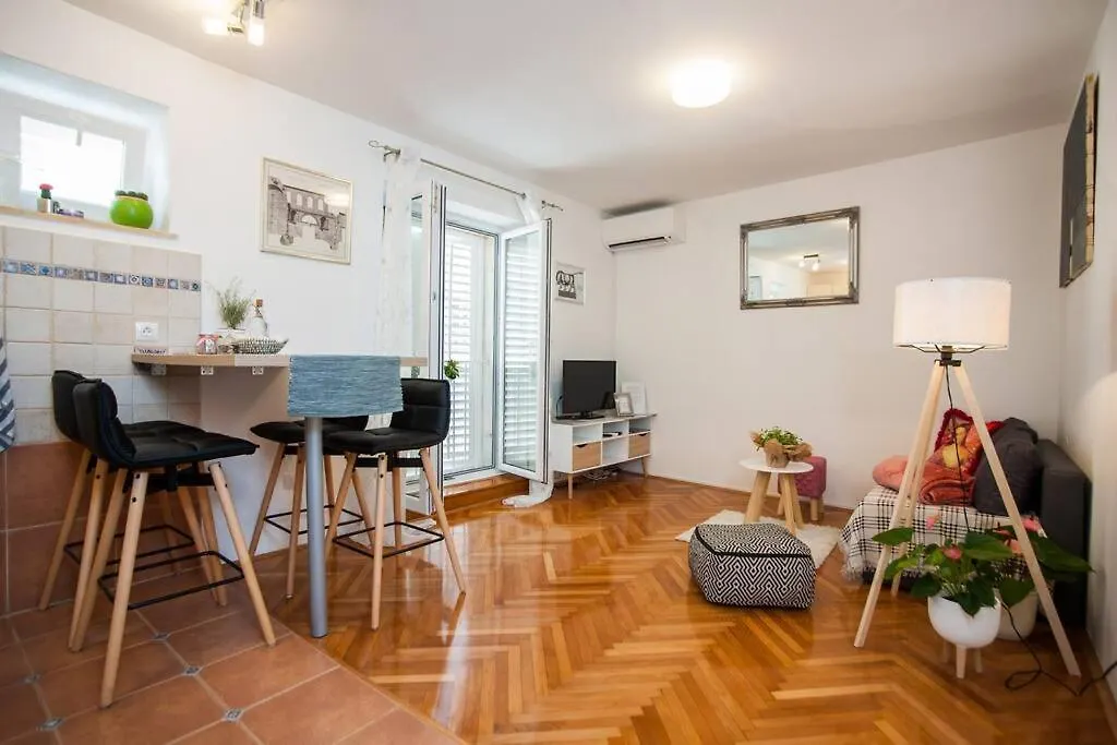 Apartment Dumaneo Art - Two Bedroom Apartment Split