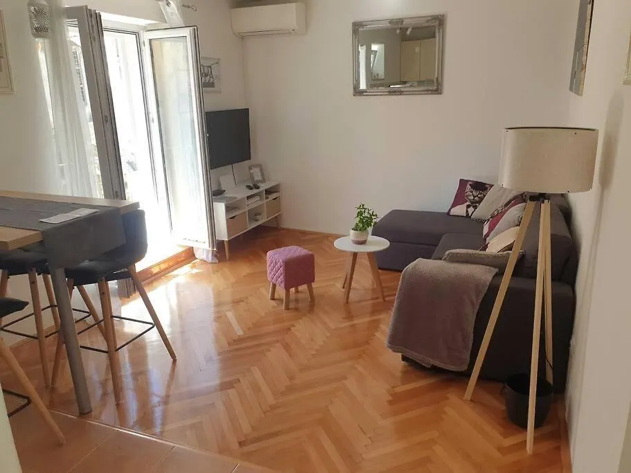 Apartment Dumaneo Art - Two Bedroom Apartment Split