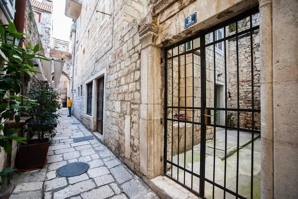Apartment Dumaneo Art - Two Bedroom Apartment Split Croatia