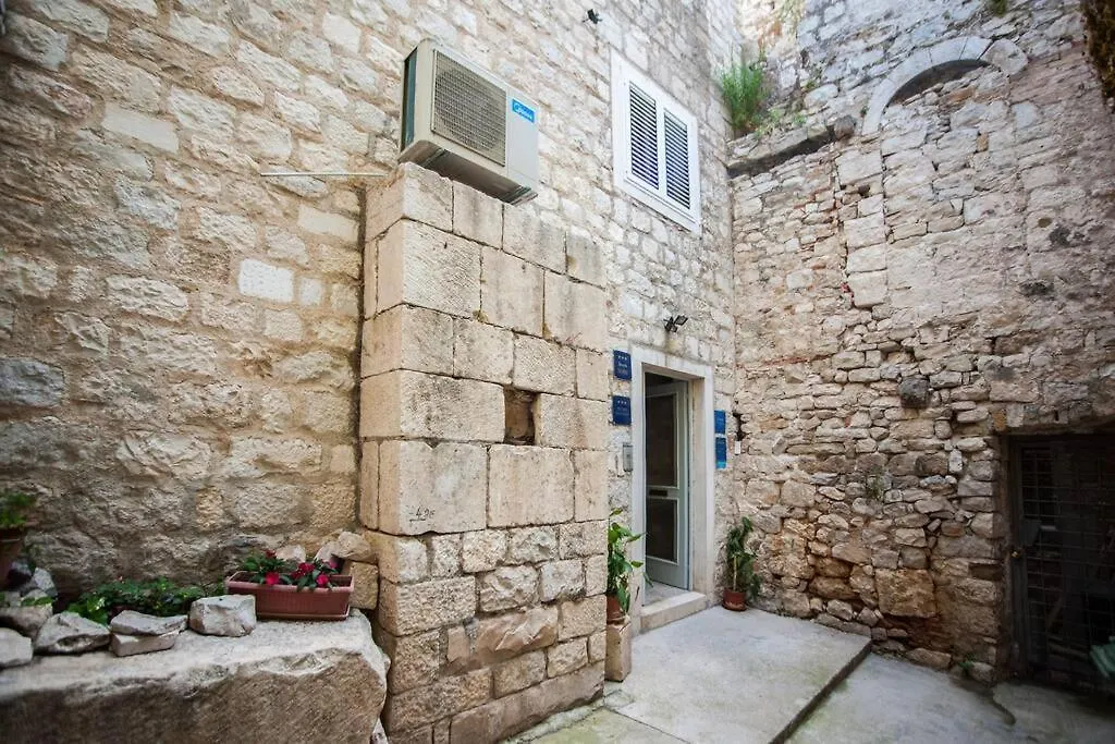 Apartment Dumaneo Art - Two Bedroom Apartment Split