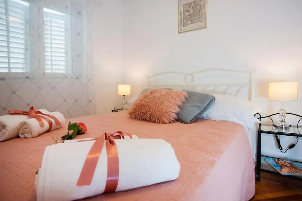 Apartment Dumaneo Art - Two Bedroom Apartment Split